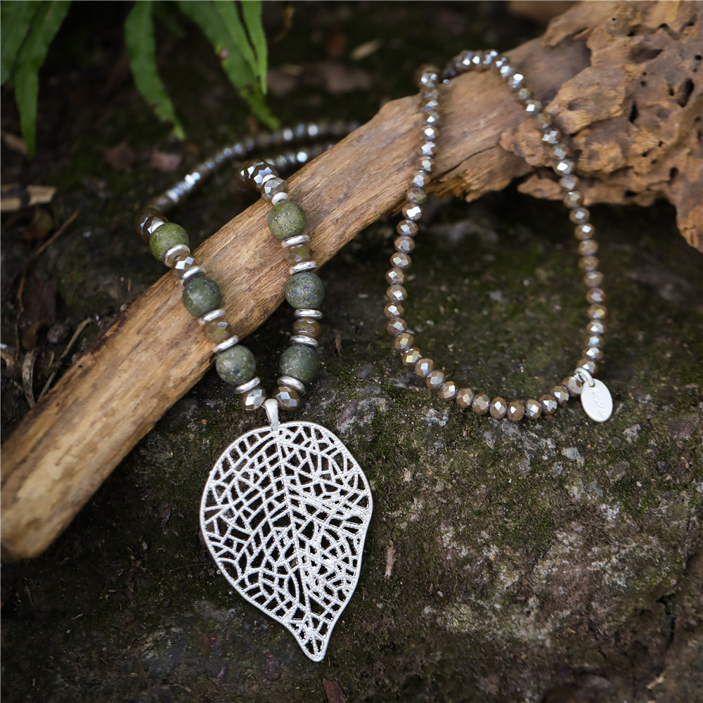 Halskette aus Afrikanischem Jaspis mit Blattanhänger