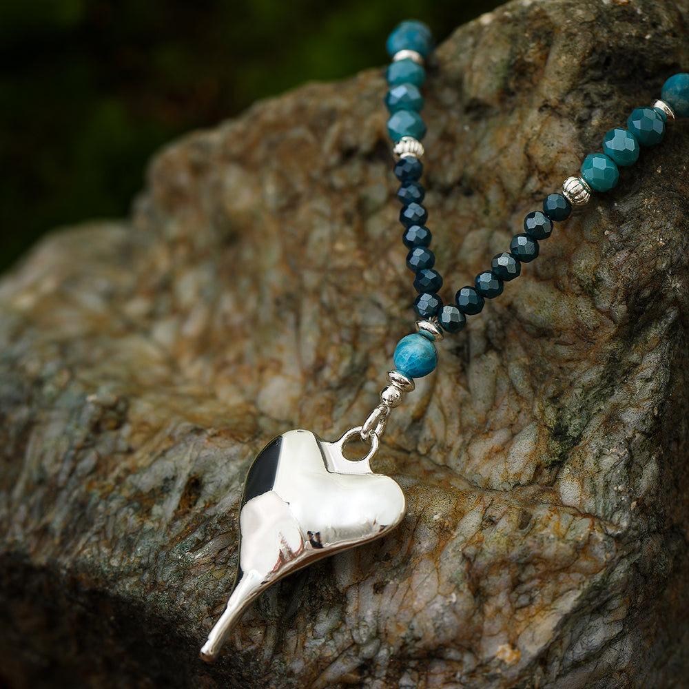 Kette mit Herzanhänger aus Apatit