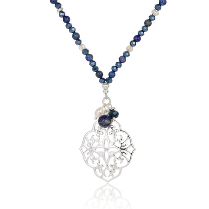 Kette mit Ornamentanhänger aus Lapislazuli