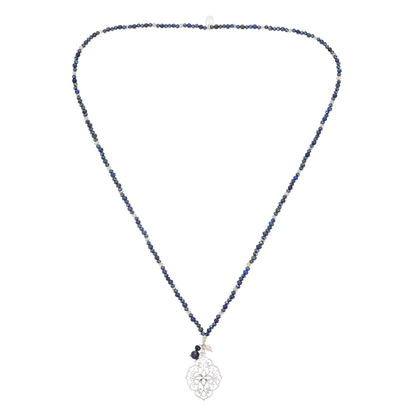 Kette mit Ornamentanhänger aus Lapislazuli