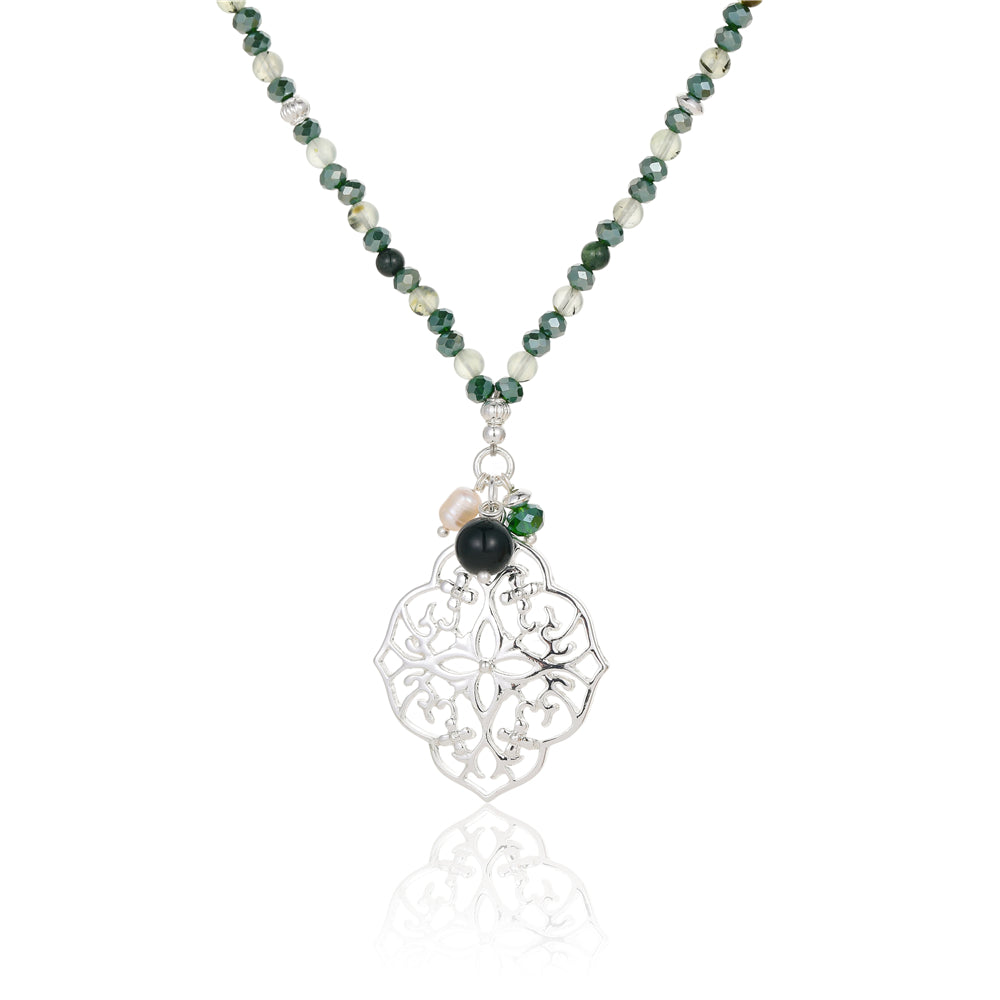 Kette mit Ornamentanhänger aus Prehnit