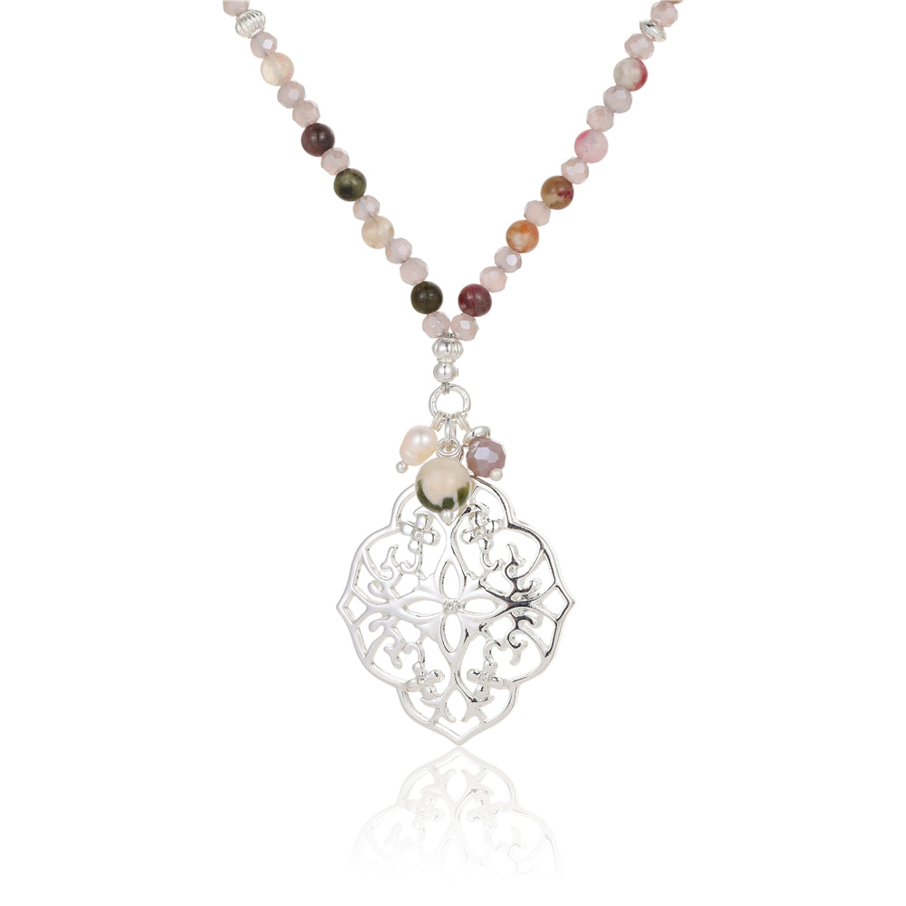 Kette mit Ornamentanhänger aus Turmalin