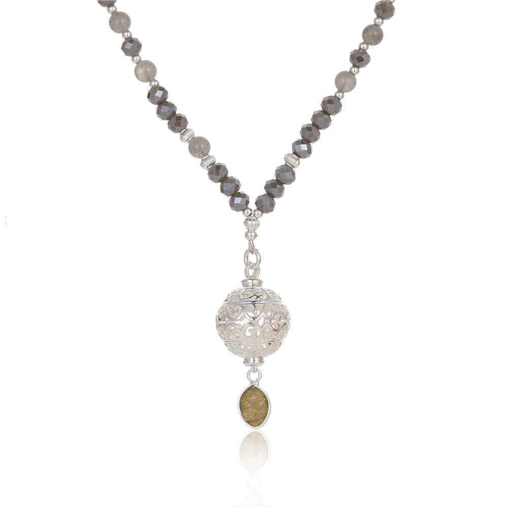 Kette mit Kugelanhänger aus Labradorit