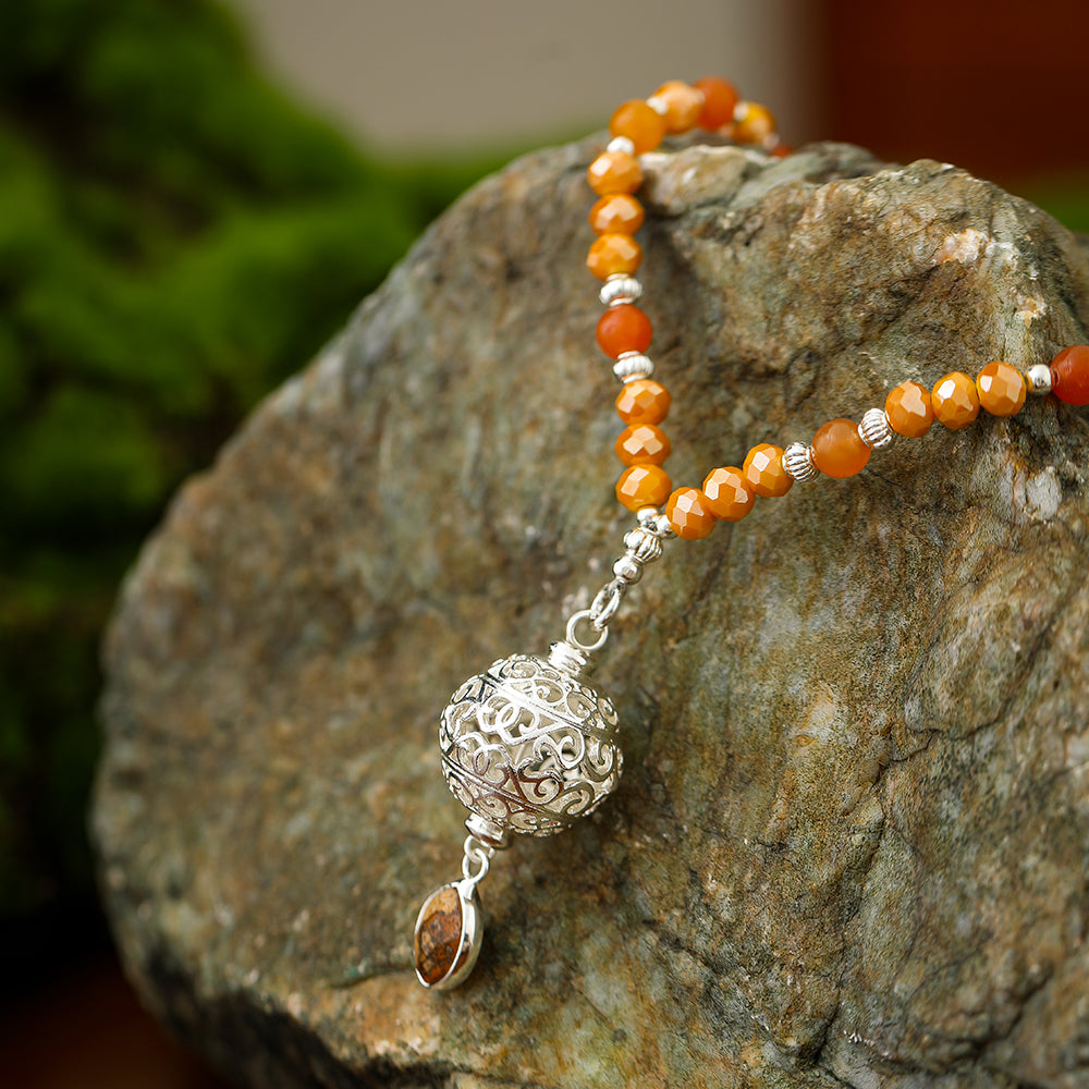 Kette mit Kugelanhänger aus Brasilianischer Jade