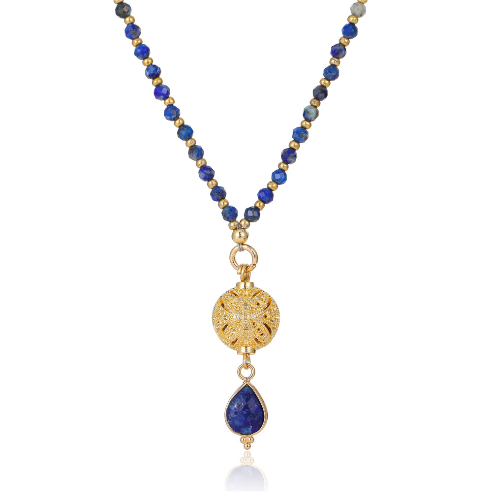 Kette mit Kugelanhänger aus Sodalith in Gold