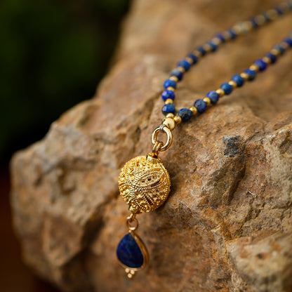 Kette mit Kugelanhänger aus Sodalith in Gold