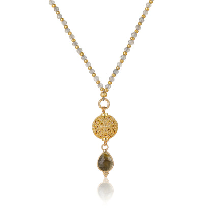 Kette mit Kugelanhänger aus Labradorit in Gold