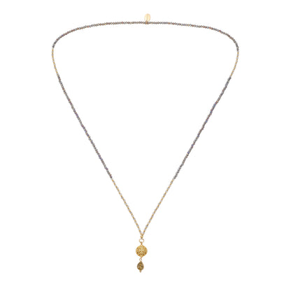 Kette mit Kugelanhänger aus Labradorit in Gold