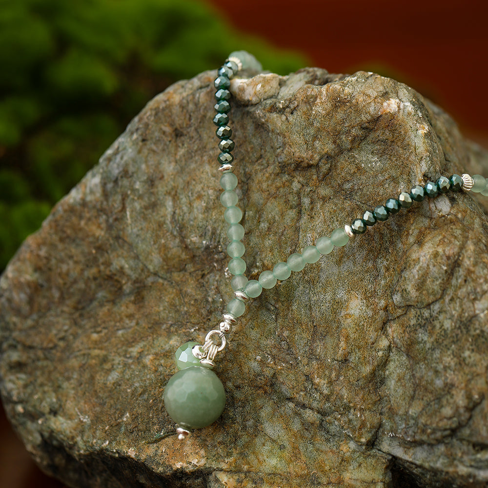 Kette mit Kugelanhänger aus Grünem Aventurin in Gold