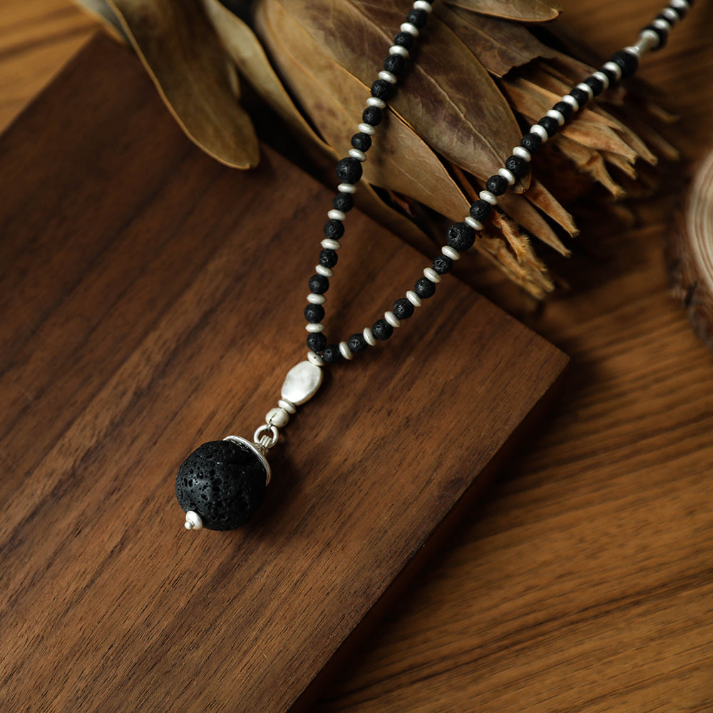 Halskette aus Lavastein