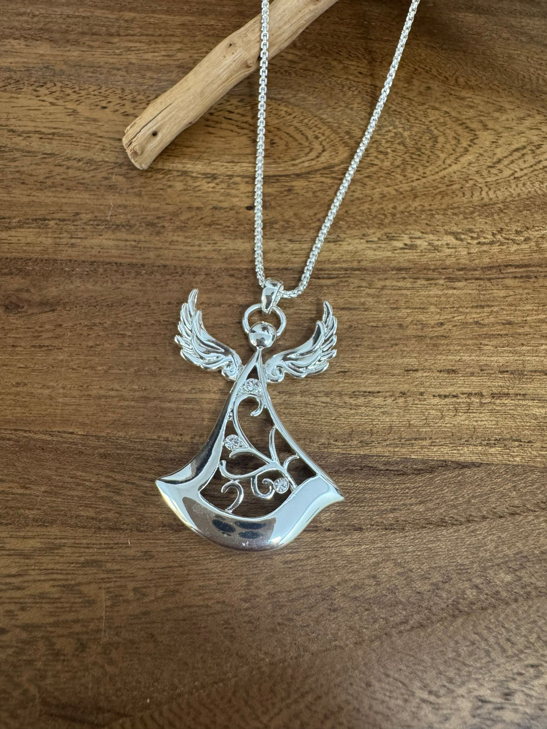 Halskette aus rosegoldfarbigem rhodiniertem Metall mit Engelsanhänger