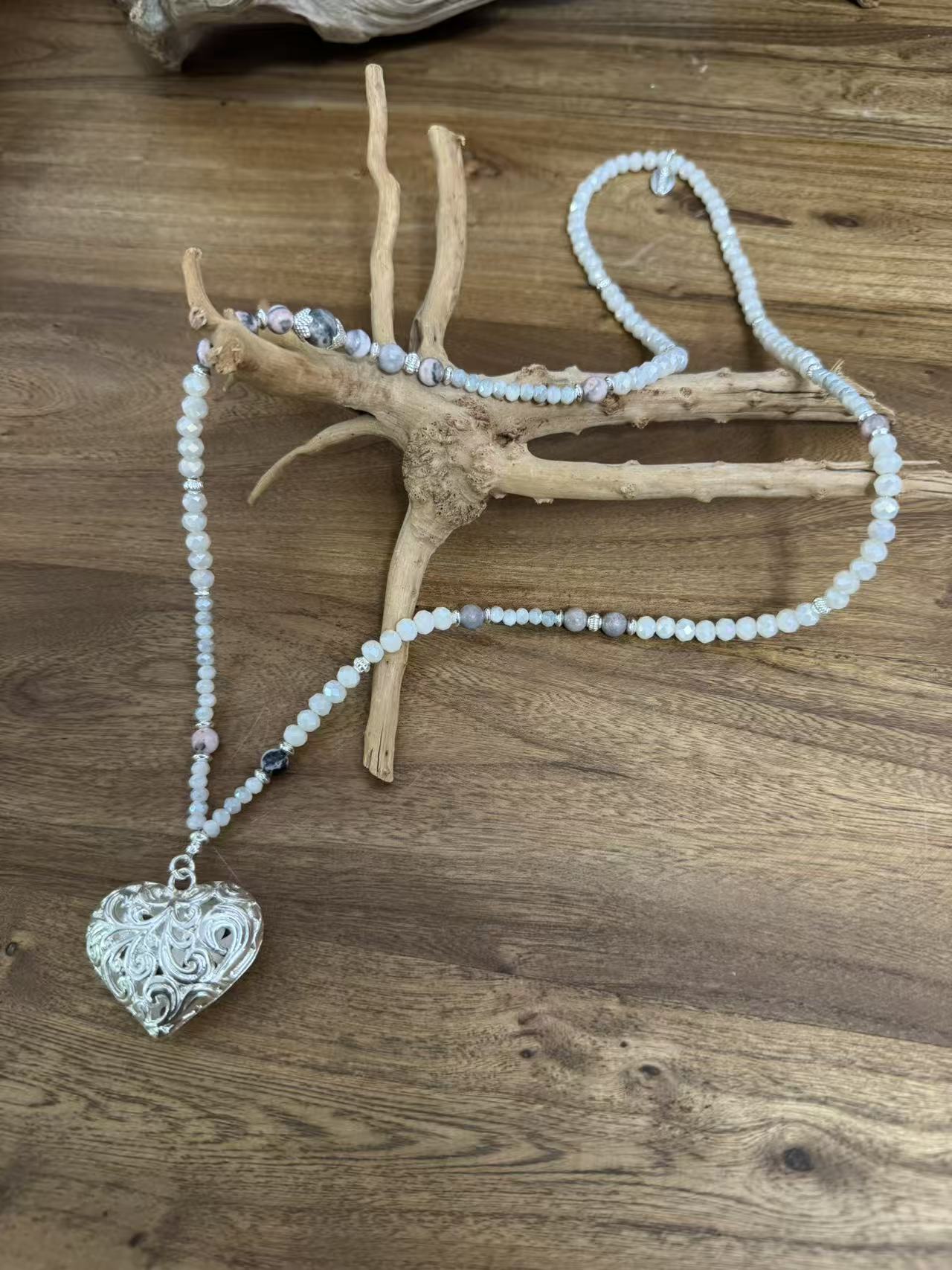 Halskette aus Rotem Jaspis mit Herzanhänger