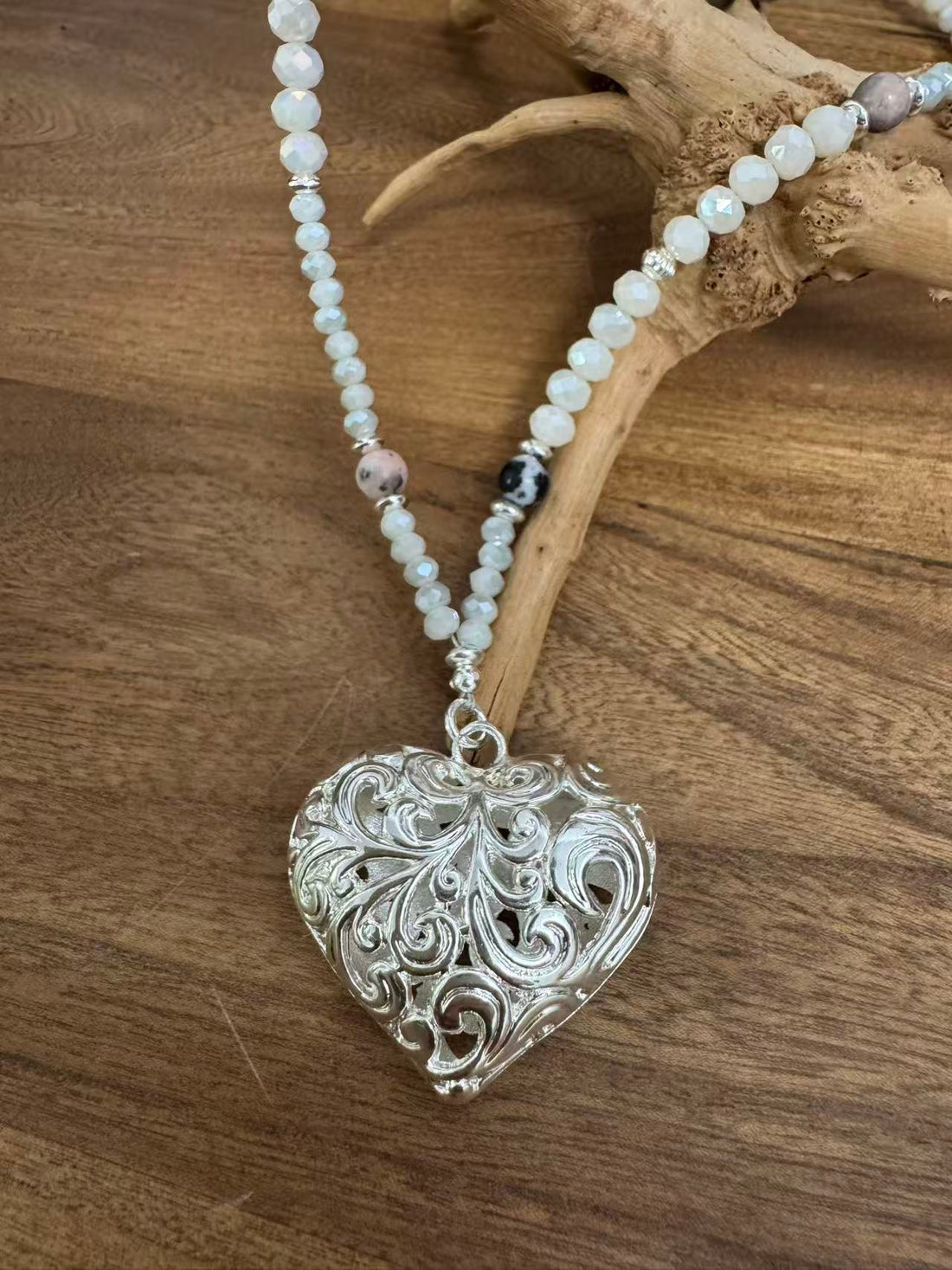 Halskette aus Rotem Jaspis mit Herzanhänger