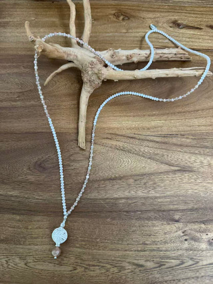 Halskette aus Sonnenstein mit Anhänger