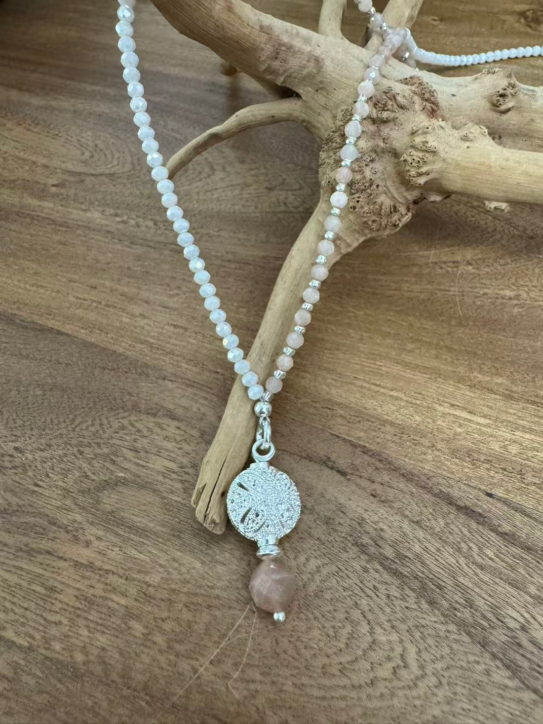 Halskette aus Sonnenstein mit Anhänger