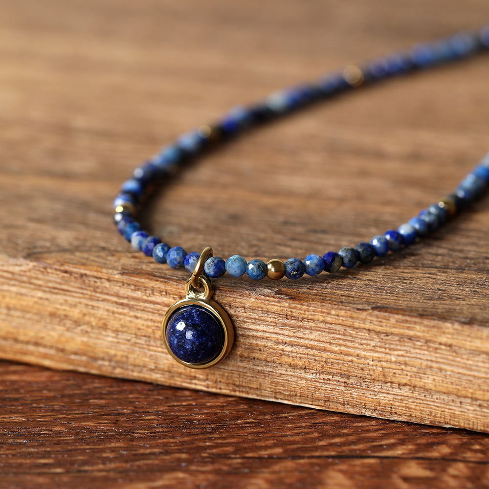 Halskette aus echtem Lapislazuli mit rundem Anhänger