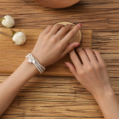 Silberfarbiges Armband aus hochwertigem rhodiniertem Metall mit Herzanhänger
