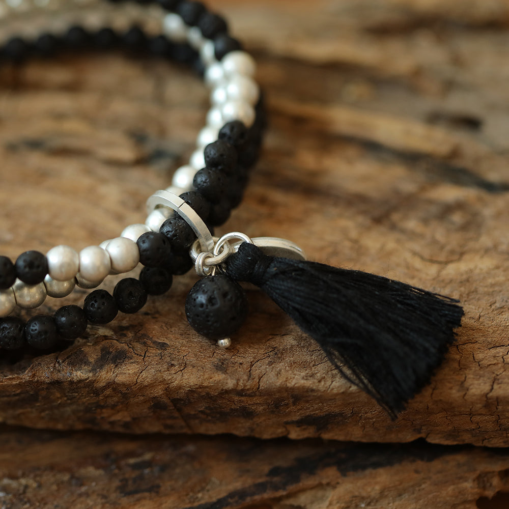 Armband aus echtem Lavastein mit schwarzer Quaste