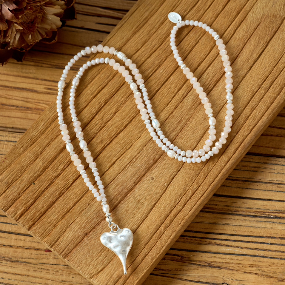 Halskette aus echten Süsswasserperlen mit Herzanhänger