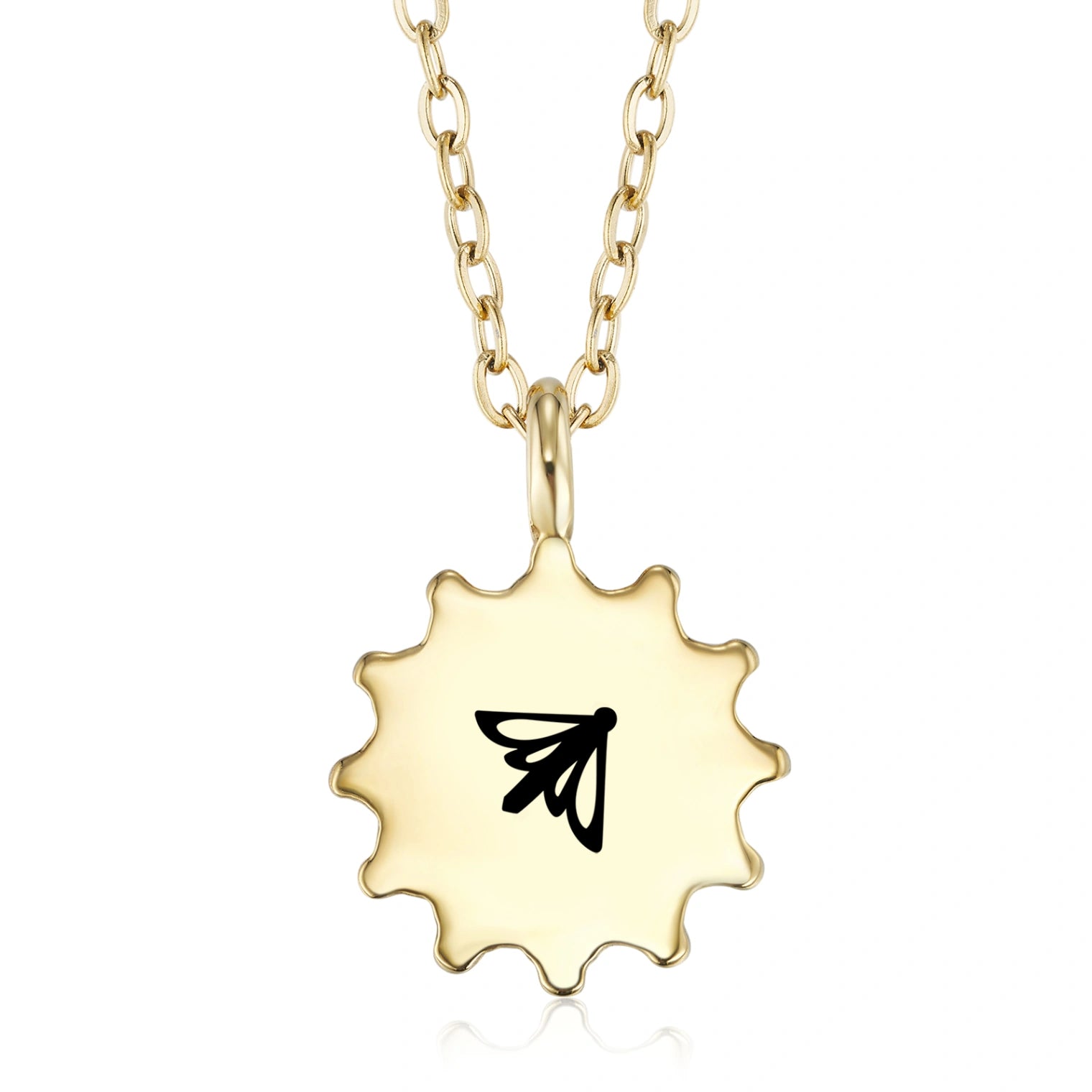 Glänzende Goldkette mit einem auffälligen, sonnenförmigen Anhänger, verziert mit einem detailreichen, schwarzen, abstrakten Flügelsymbol. Ein elegantes Schmuckstück für Damen, das Modernität und Stil vereint.