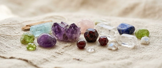 Hintergrundbild Geburtssteine und Sternzeichen handgefertigter Schmuck Andreani