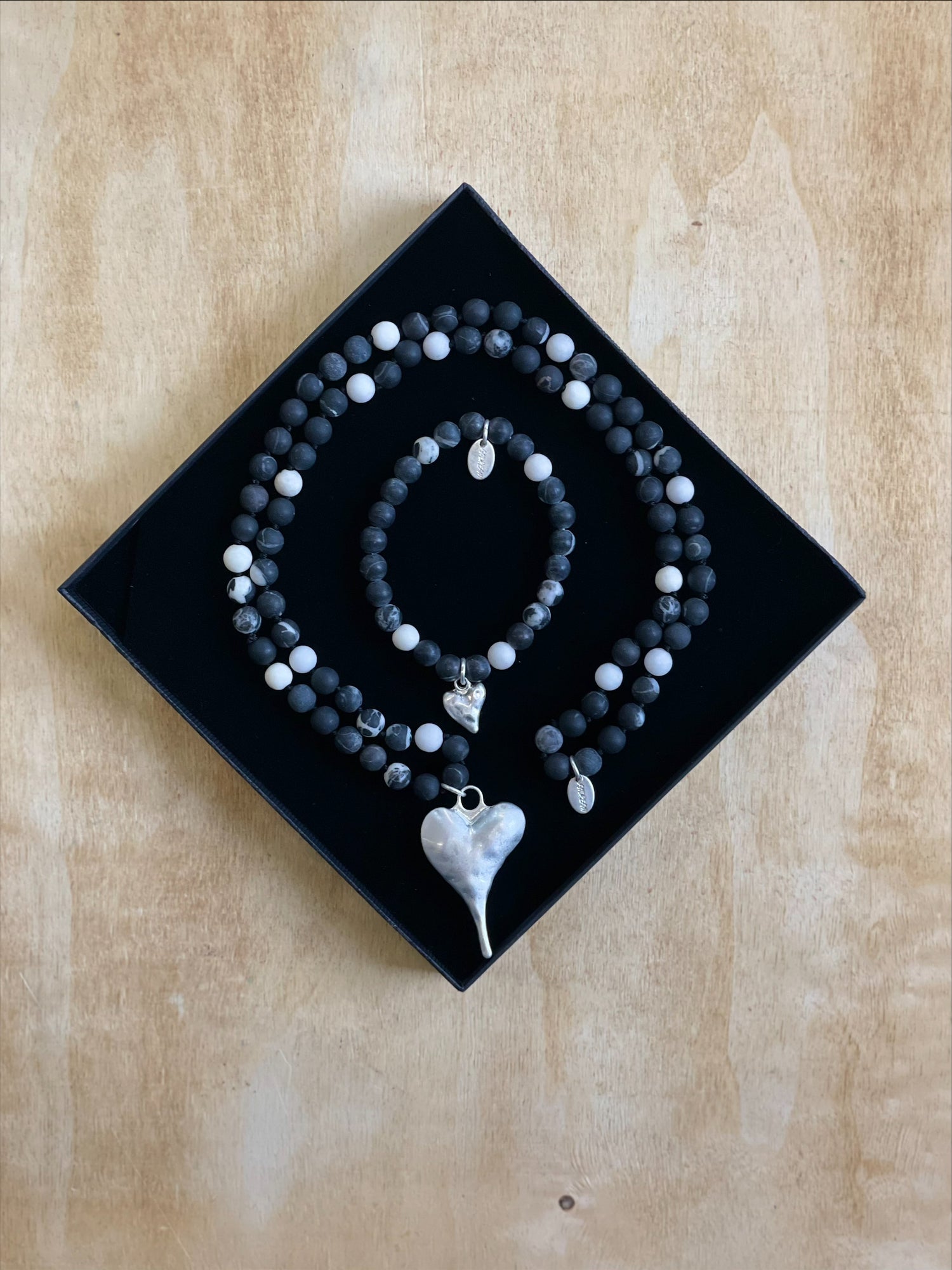 Geschenkset Kette und Armband aus echtem schwarz- weissem Jaspis